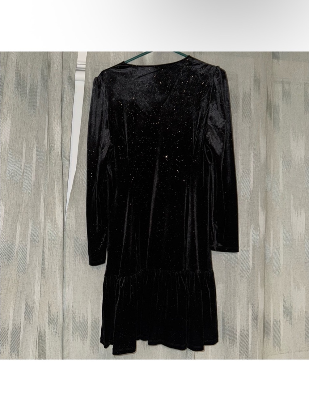 Elegant Black Velvet Button-Front Dress with Chain Belt - Picture 9 of 11